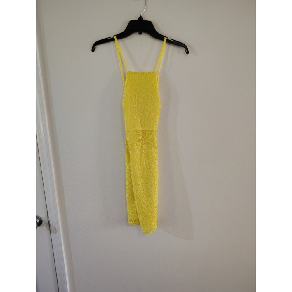 CALS Yellow Lace Mini Dress High Neck Strappy Back Floral Medallion Size Medium